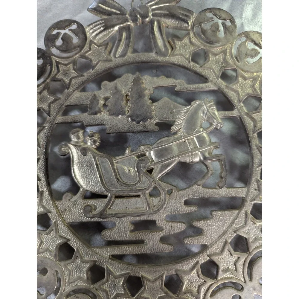 Godinger silver Christmas trivet wreath style horse carriage sleigh stars bells‎